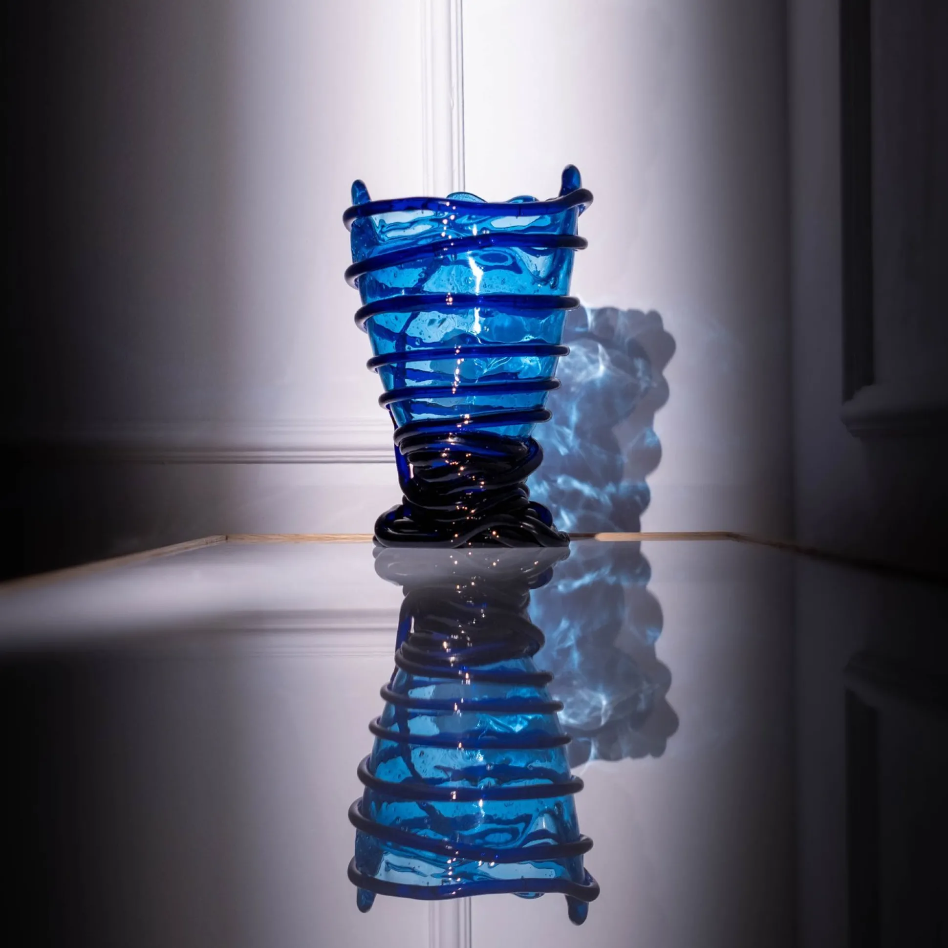 pompitu_ii_vase__clear_bl_4-1.webp Pompitu II Vase - Clear Blue, Dark Blue