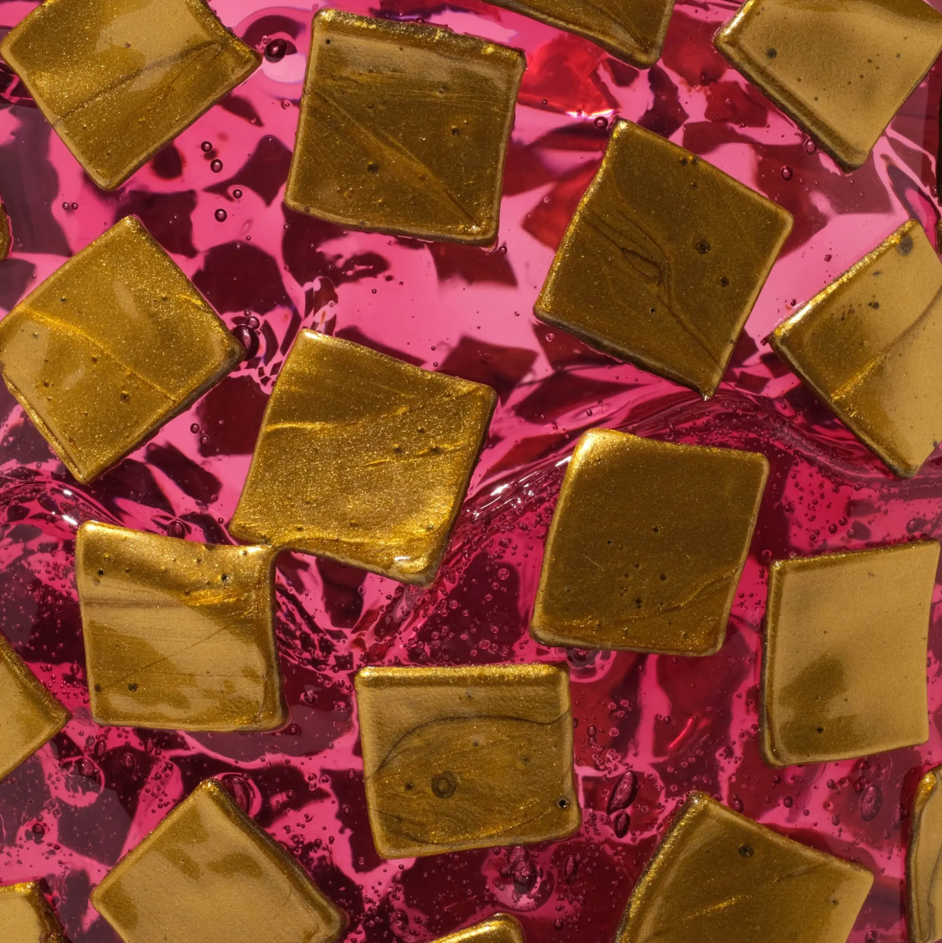 rock_vase__clear_light_fu_5.webp Rock Vase - Clear Light Fuchsia And Gold
