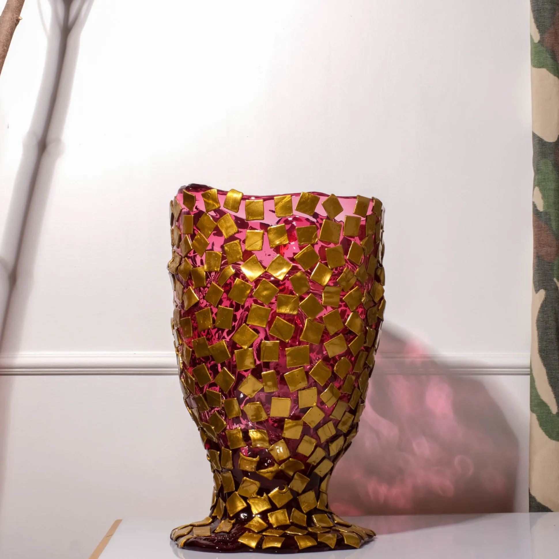 rock_vase__clear_light_fu_9.webp Rock Vase - Clear Light Fuchsia And Gold