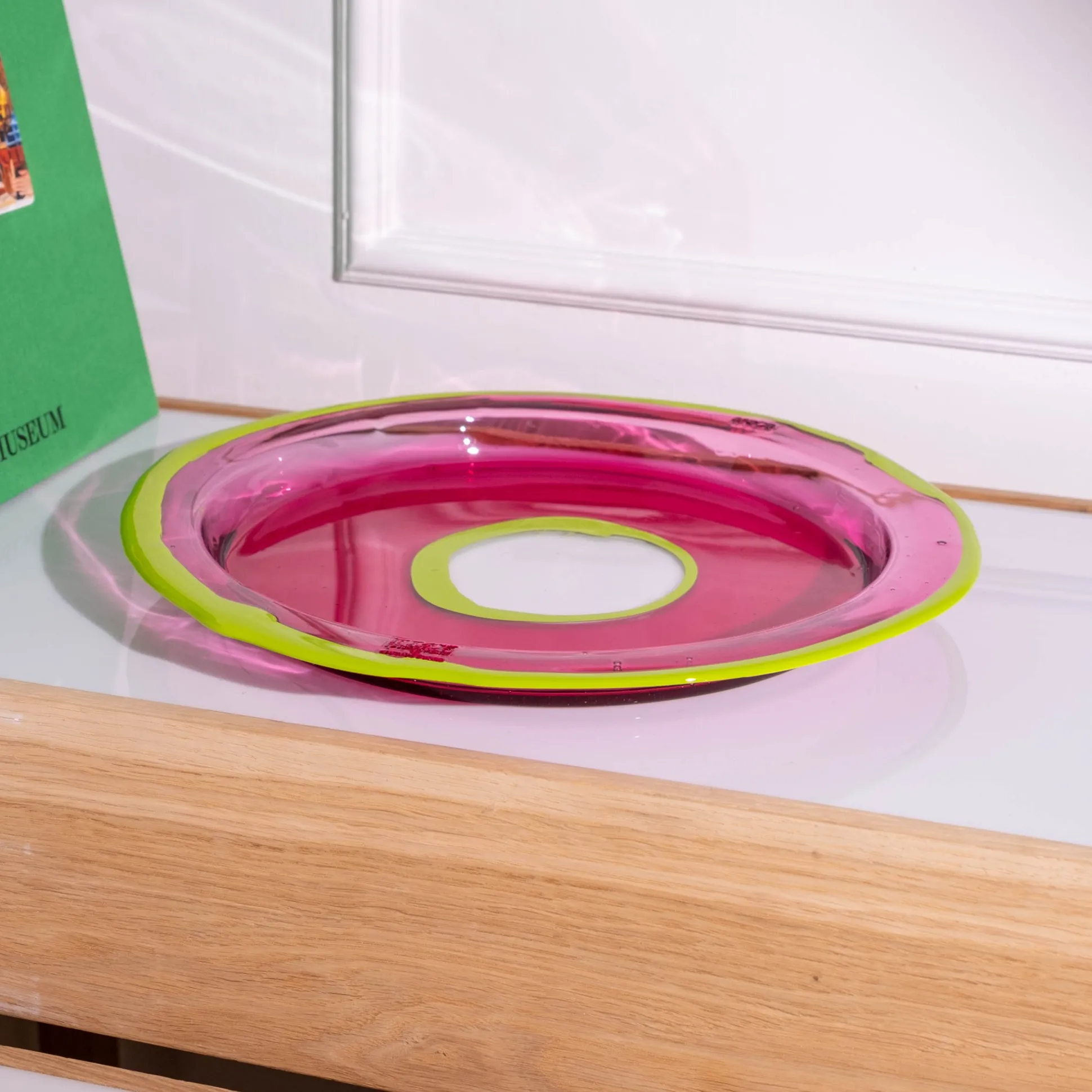 try_tray_round__clear_lig_3.webp Try Tray Round - Clear Light Fuchsia And Lime
