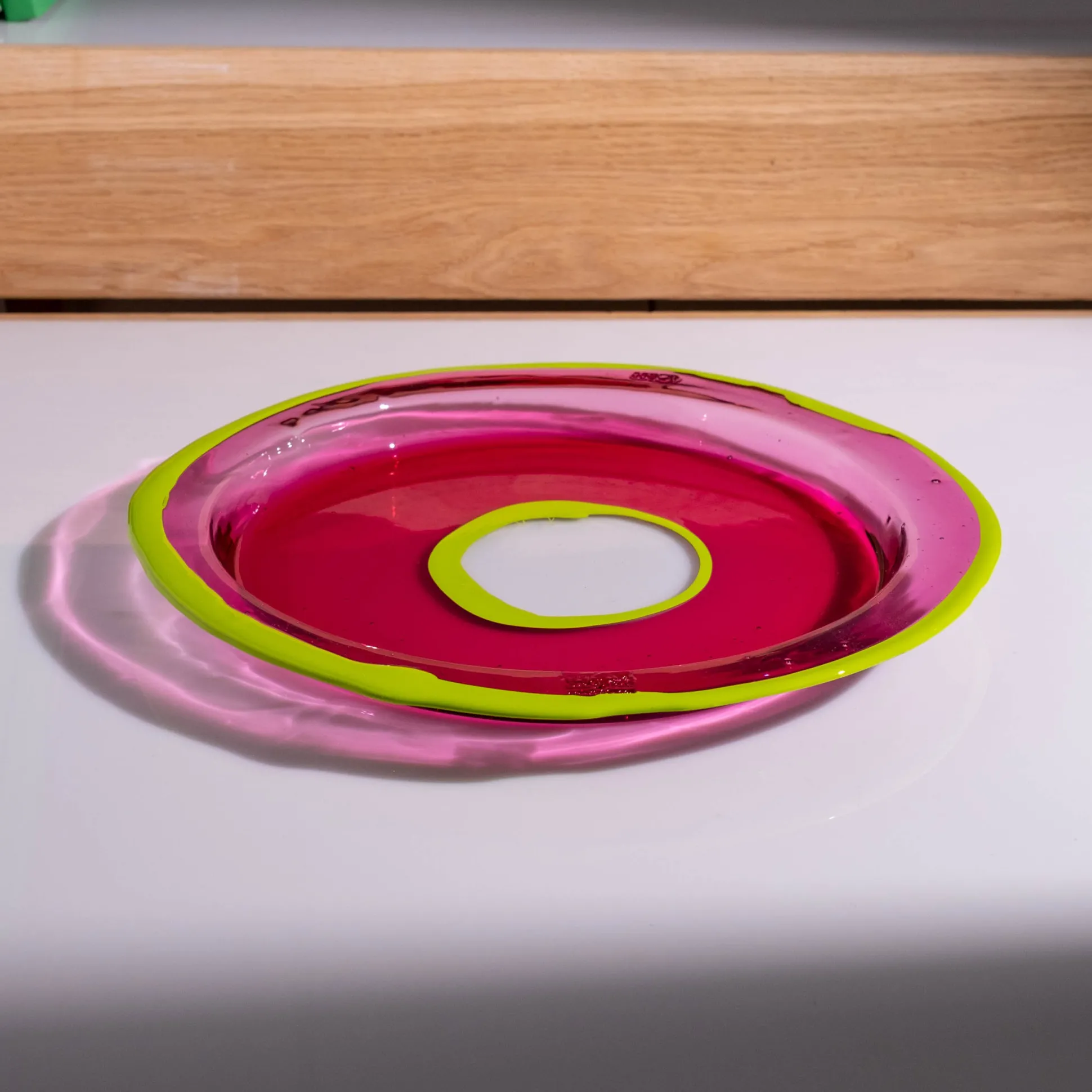 try_tray_round__clear_lig_5.webp Try Tray Round - Clear Light Fuchsia And Lime