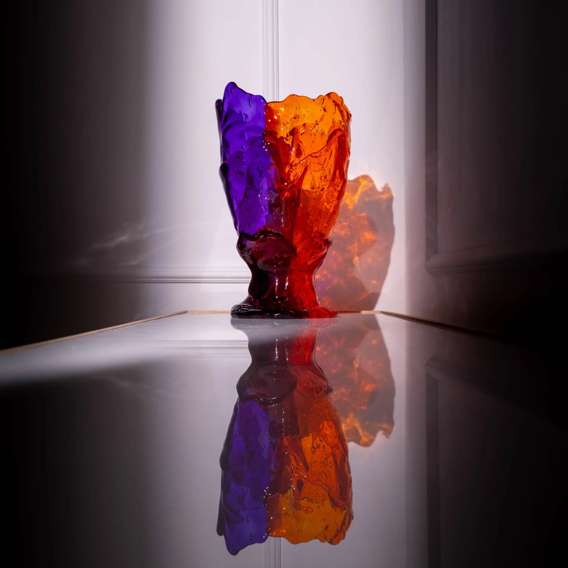 twins_c_vase__clear_orang_1.webp Twins C Vase - Clear Orange, Purple